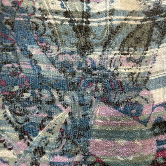 New Directions PXL print top - Picture 5 of 9